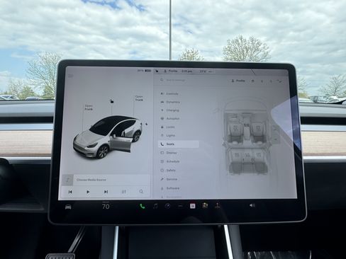 Used 2020 Tesla Model Y Long Range image 22