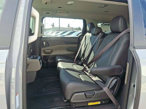 New 2026 Kia Carnival EX image 9