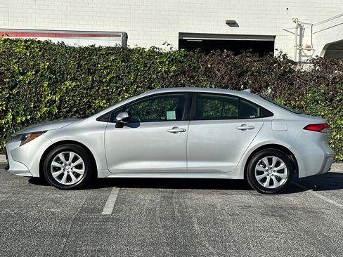 Used 2025 Toyota Corolla LE image 7