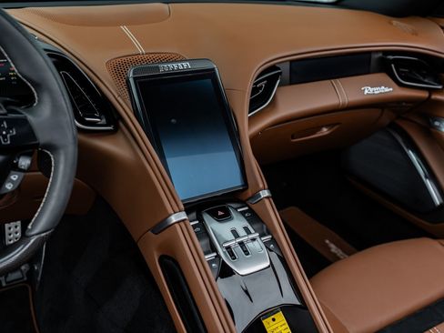 Used 2024 Ferrari Roma Spider image 32