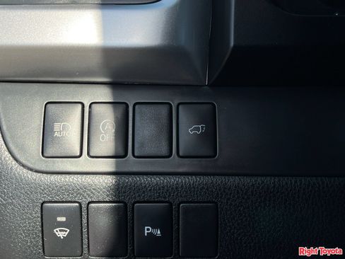 Certified 2017 Toyota Highlander Limited FWD image 33