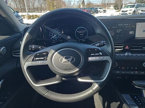 Used 2025 Hyundai Elantra Limited FWD image 15