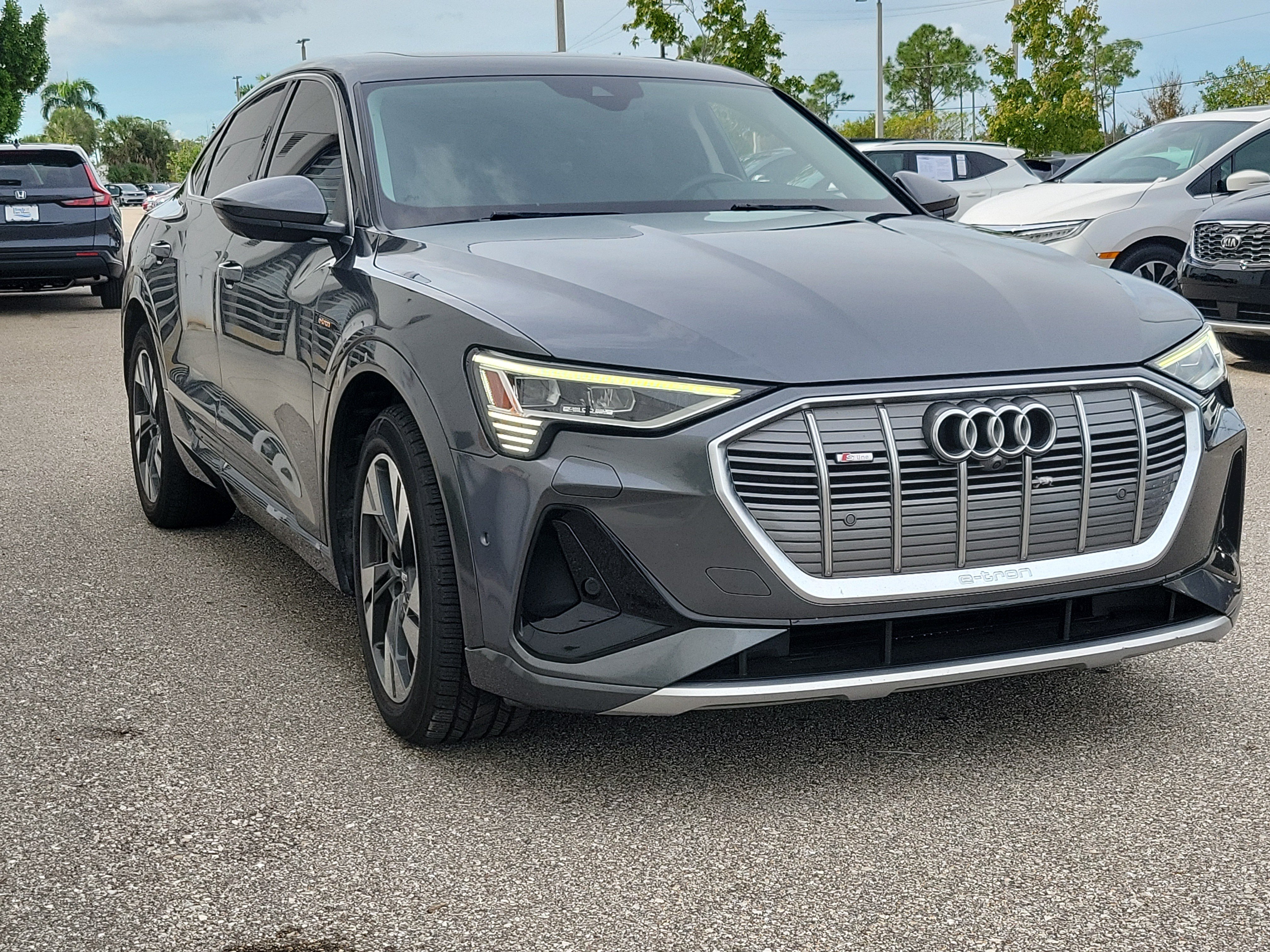 Used 2021 Audi e-tron Premium Plus w/ Premium Plus Package AWD/4WD image 34