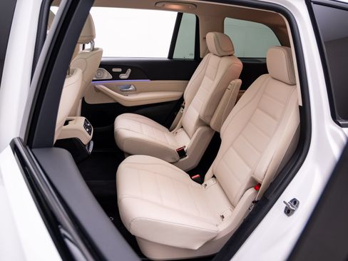 Used 2024 Mercedes-Benz GLS 450 4MATIC image 16