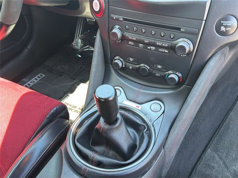 Used 2017 Nissan 370Z NISMO RWD image 25