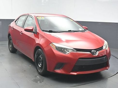 Used 2016 Toyota Corolla LE FWD image 2