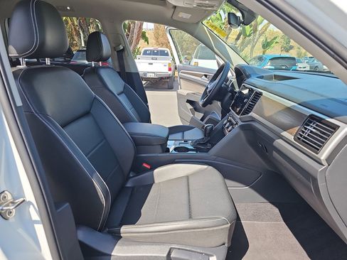 Used 2023 Volkswagen Atlas SE w/ Panoramic Sunroof Package FWD image 13