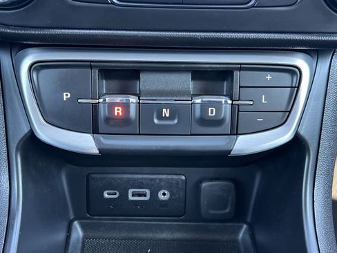 Used 2024 GMC Terrain SLE image 7