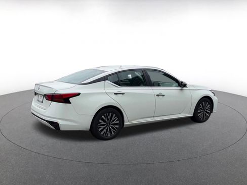 Used 2025 Nissan Altima 2.5 SV FWD image 16