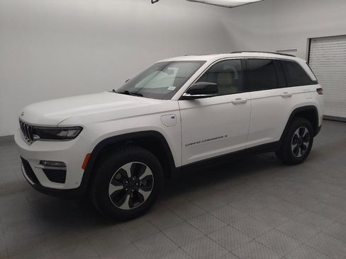 Used 2022 Jeep Grand Cherokee Limited 4xe w/ Luxury Tech Group II image 2