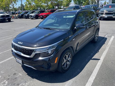 Used 2023 Kia Seltos EX AWD/4WD image 3