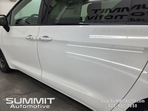 New 2026 Chrysler Pacifica Limited w/ S Appearance Package image 39