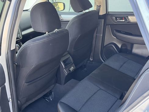 Used 2019 Subaru Outback 2.5i Premium image 13