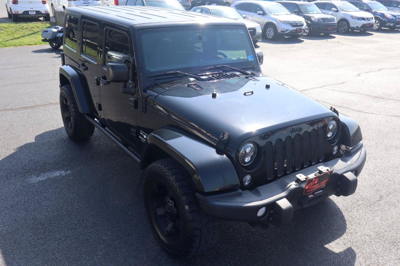 Used 2015 Jeep Wrangler Unlimited Sahara w/ Connectivity Group AWD/4WD image 12