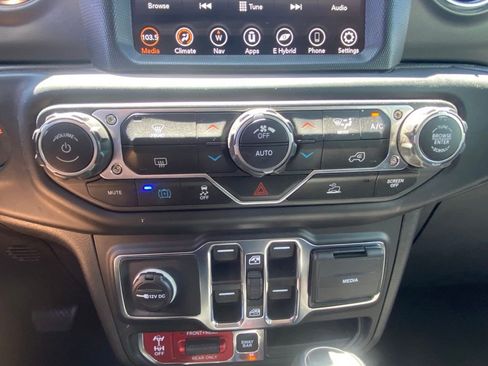 Used 2023 Jeep Wrangler Unlimited Rubicon 4xe AWD/4WD image 21