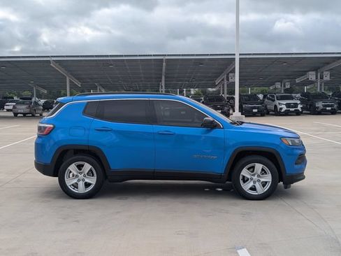 Used 2022 Jeep Compass Latitude FWD image 6