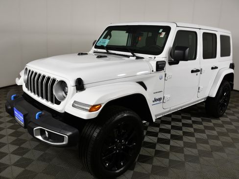 Used 2024 Jeep Wrangler Unlimited Sahara AWD/4WD image 10