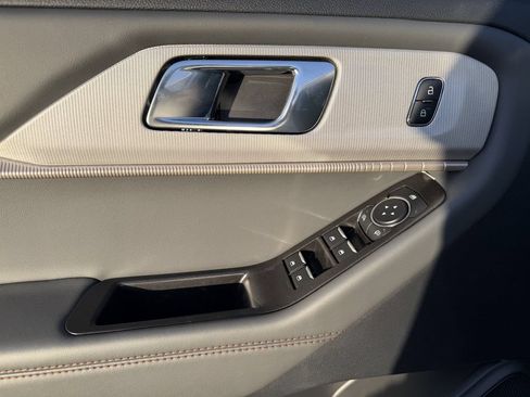 New 2026 Ford Explorer Active w/ Active Comfort Package RWD image 25
