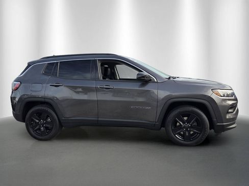 Used 2022 Jeep Compass Latitude FWD image 8