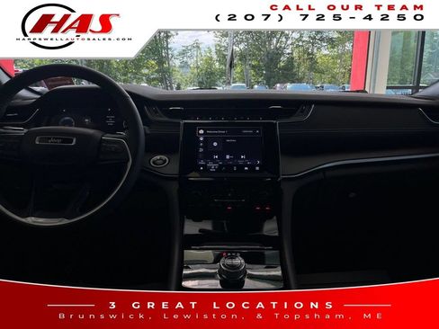 Used 2024 Jeep Grand Cherokee Altitude AWD/4WD image 15