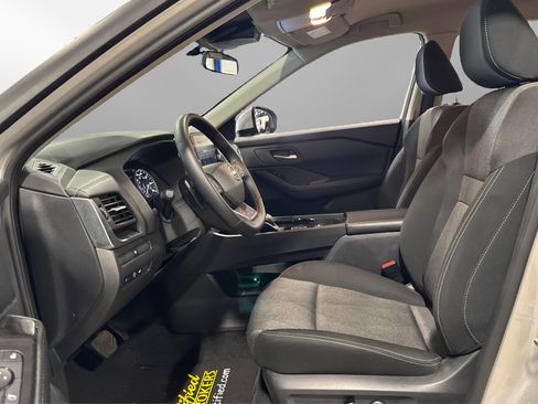 Used 2025 Nissan Rogue SV image 17