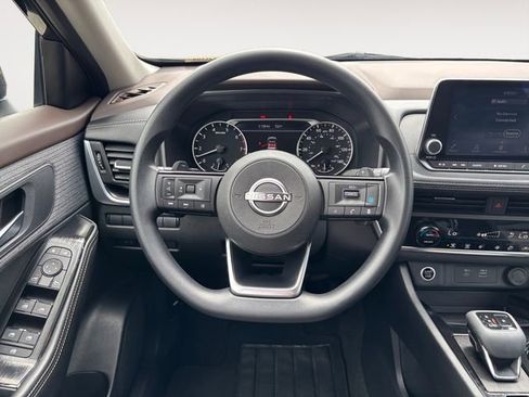 Used 2023 Nissan Rogue SV AWD/4WD image 12