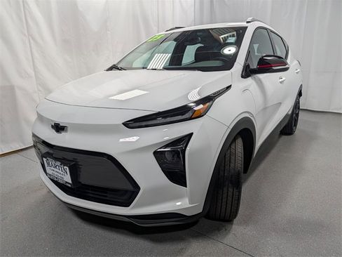 Used 2023 Chevrolet Bolt EUV LT w/ Convenience Package image 7