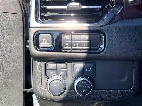 Used 2025 GMC Yukon Denali image 36