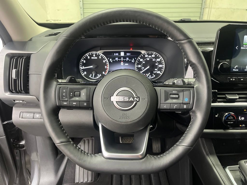 Used 2025 Nissan Pathfinder SL FWD image 17