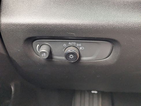 Used 2023 Chevrolet Traverse LT image 30