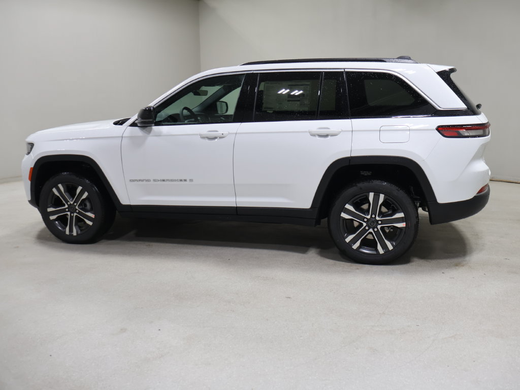 New 2027 Jeep Grand Cherokee Limited AWD/4WD image 4