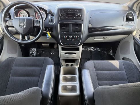 Used 2016 Dodge Grand Caravan SE FWD image 12