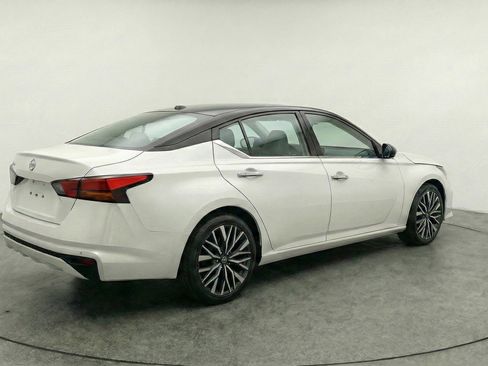 Used 2025 Nissan Altima 2.5 SV FWD image 9