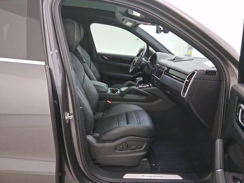 Used 2023 Porsche Cayenne E-Hybrid image 39