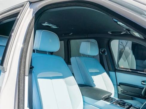 Used 2025 Rolls-Royce Cullinan Black Badge image 14