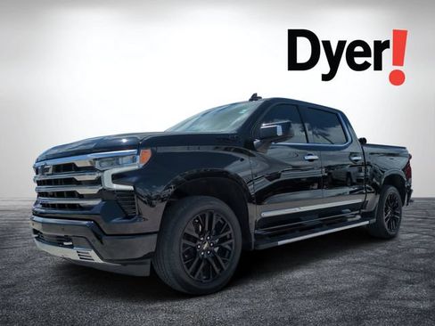 Used 2024 Chevrolet Silverado 1500 High Country w/ High Country Premium Package AWD/4WD image 8