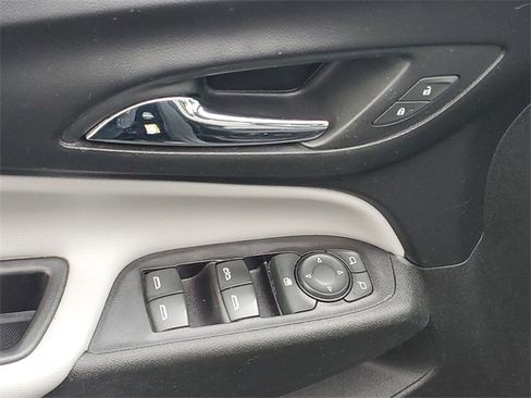 Used 2018 Chevrolet Equinox LT image 15