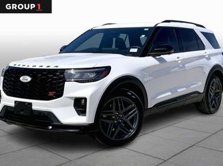 Used 2025 Ford Explorer ST video 1