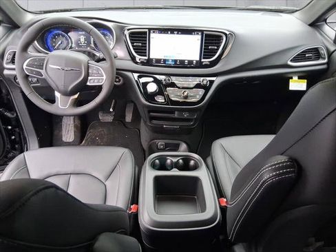 New 2026 Chrysler Voyager LX image 27