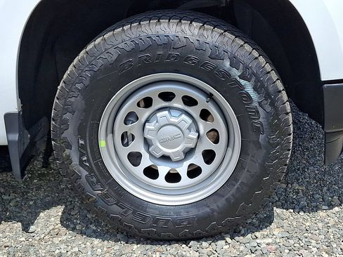 Used 2026 Chevrolet Silverado 1500 W/T w/ WT Value Package AWD/4WD image 34