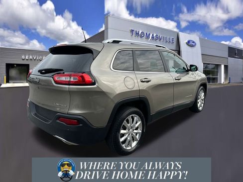 Used 2017 Jeep Cherokee Limited image 3