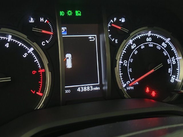 Used 2023 Toyota 4Runner TRD Off-Road Premium w/ Moonroof Package AWD/4WD image 2