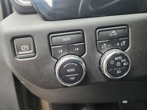 Used 2023 GMC Sierra 1500 Elevation image 23