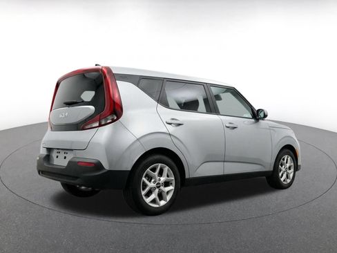 Used 2025 Kia Soul LX w/ LX Technology Package FWD image 9