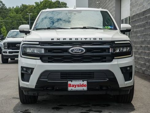 Used 2024 Ford Expedition Limited AWD/4WD image 3