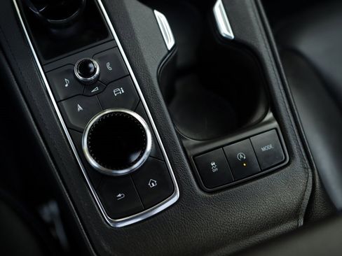 Certified 2024 Cadillac XT4 Sport image 19