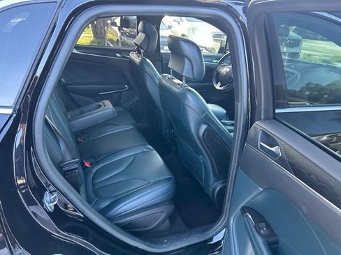 Used 2019 Lincoln MKC Reserve FWD image 8