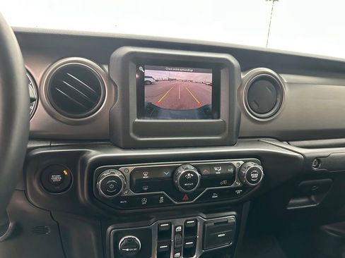 Used 2022 Jeep Gladiator Sport image 17