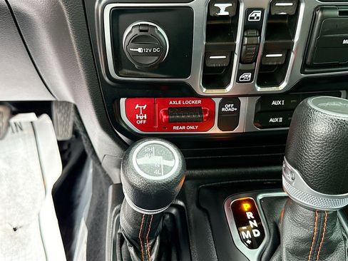 Used 2022 Jeep Gladiator Mojave AWD/4WD image 28