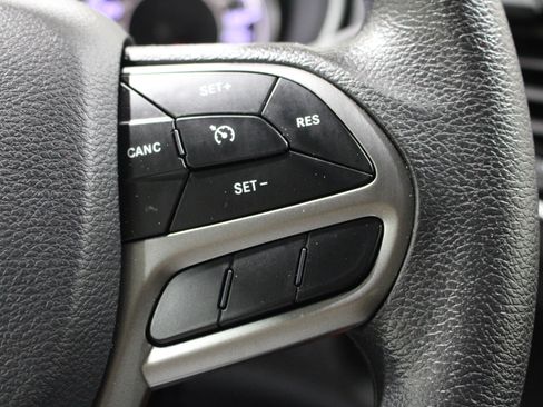 Used 2019 Jeep Cherokee Latitude w/ Popular Appearance Group FWD image 11